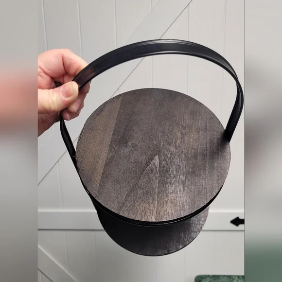 Elegant Black Metal Display Stand - Picture 3 of 7